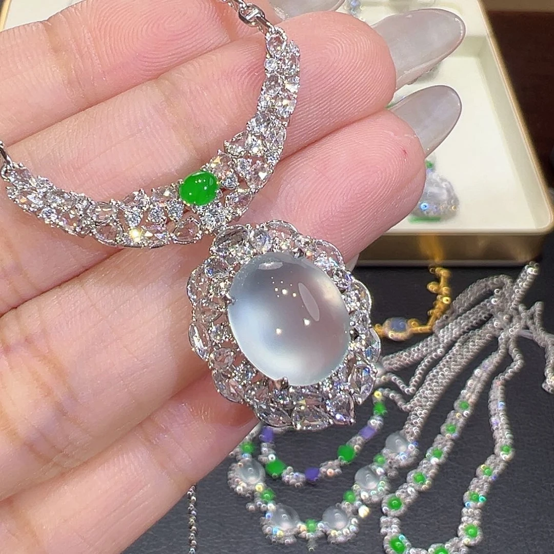 翡翠18K金镶嵌项链翡翠