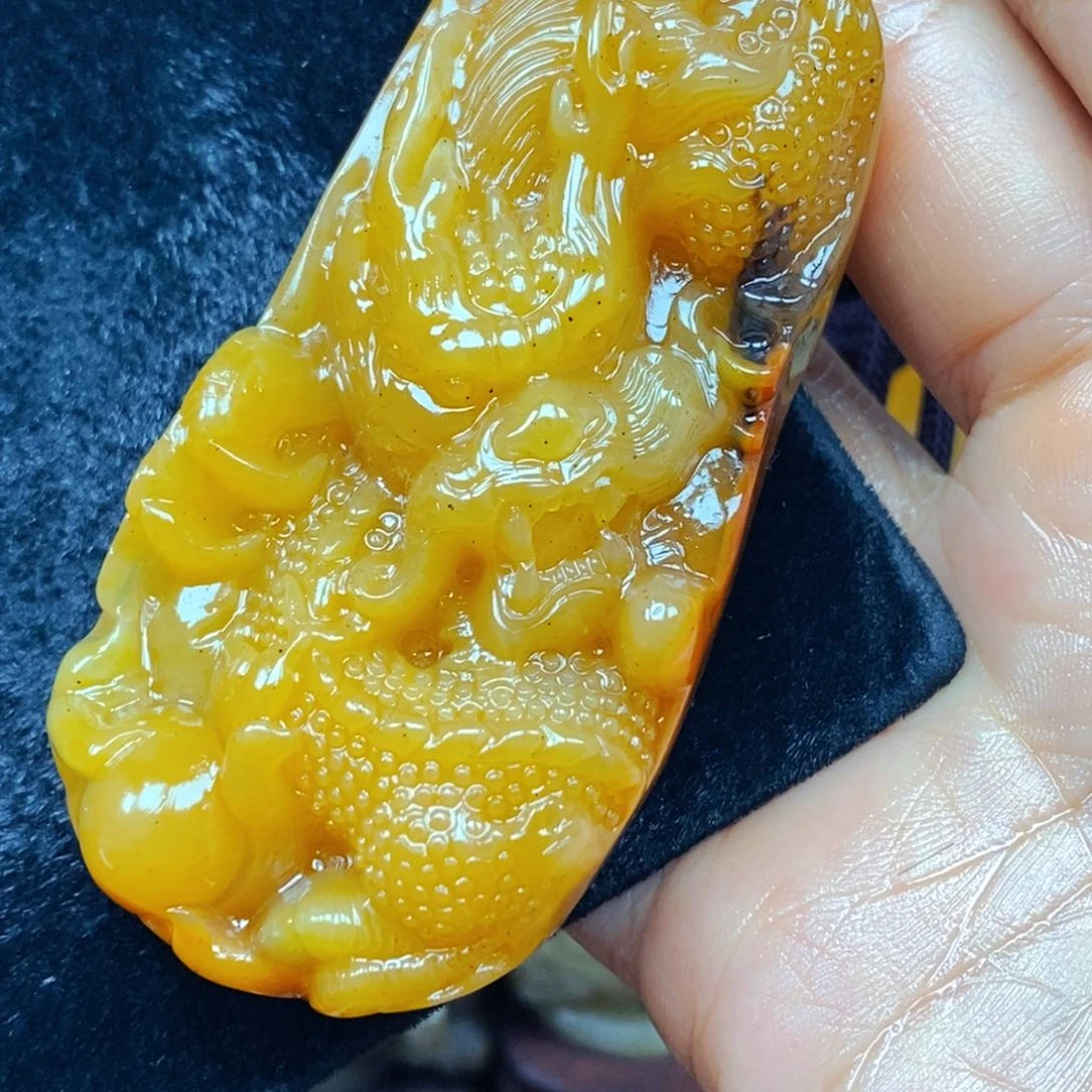 未镶嵌石英质玉（黄龙玉）颈饰