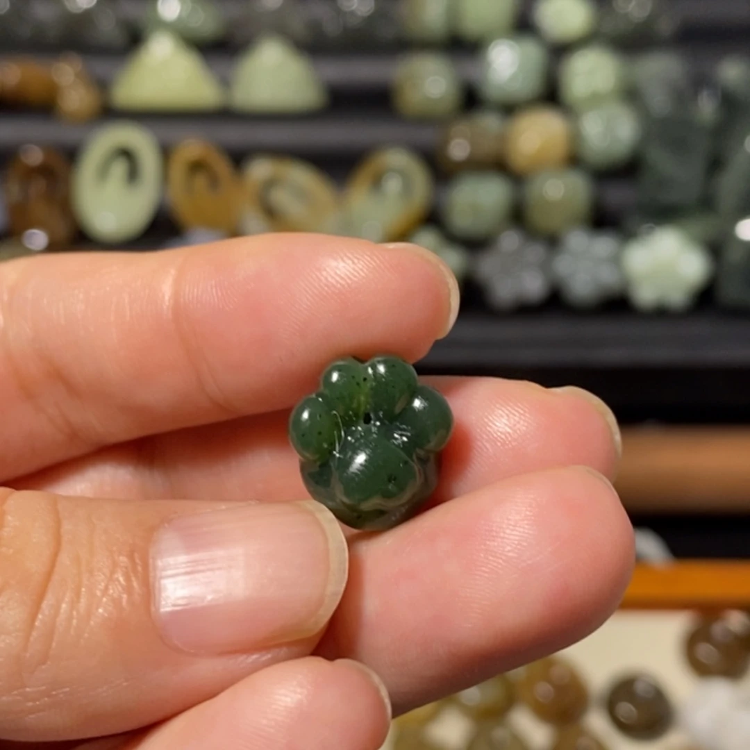 和田玉未镶嵌手链微瑕有黑洞