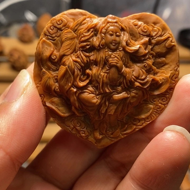 与***缘核桃手工雕刻观世音菩萨