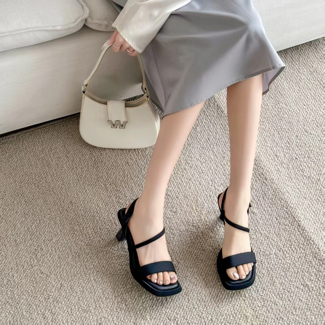 0629-35  女款时尚气质百搭时装凉鞋  LBR   52256