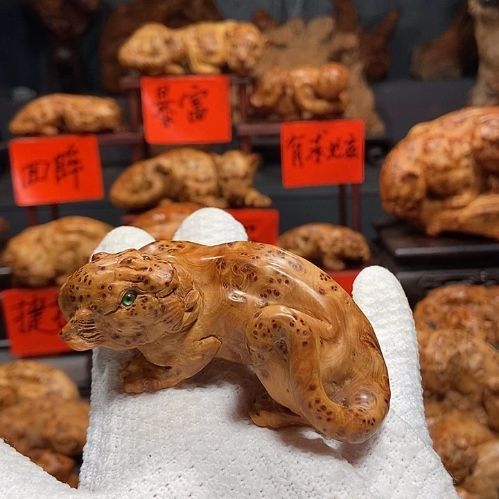 柏木（崖柏）木雕收工把件太行崖柏留疤料豹子