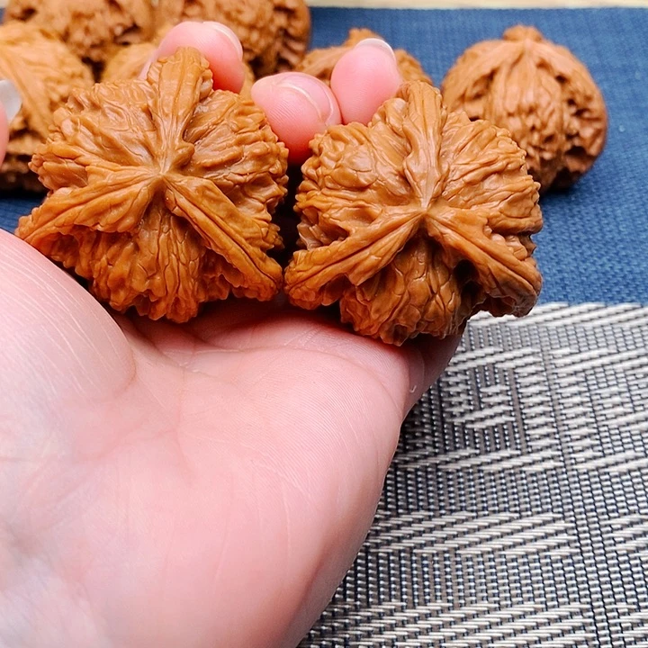 独****文玩核桃吊坠三棱
