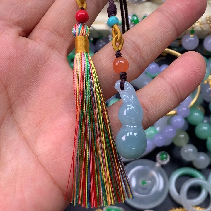 翡翠未镶嵌颈饰葫芦