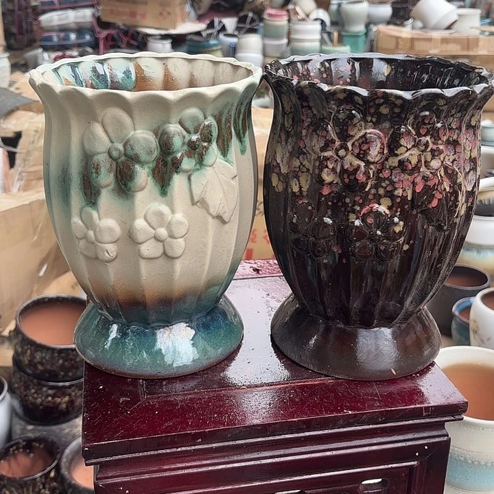 红陶精品手捧两个色口径18高度24