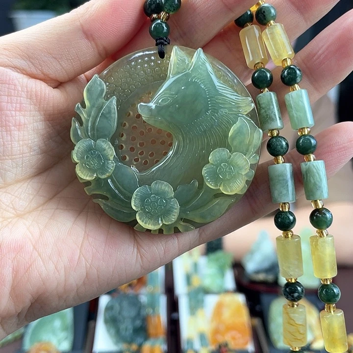 蛇纹石玉颈饰未镶嵌