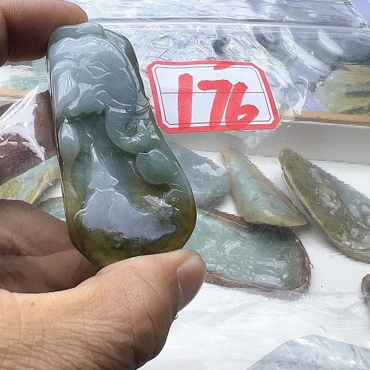 翡翠颈饰未镶嵌林*