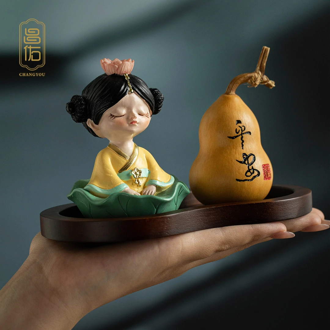 昌佑原创胡桃木底座车载摆件可爱卡通少女中控台家新车上饰品高级