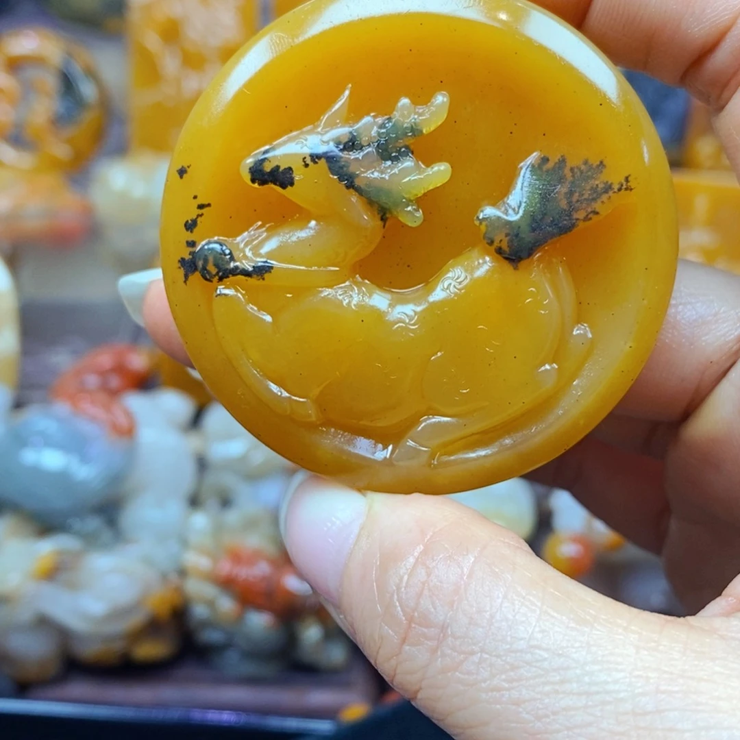未镶嵌石英质玉（黄龙玉）颈饰