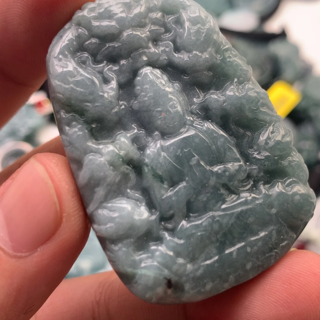 翡翠未镶嵌颈饰观音