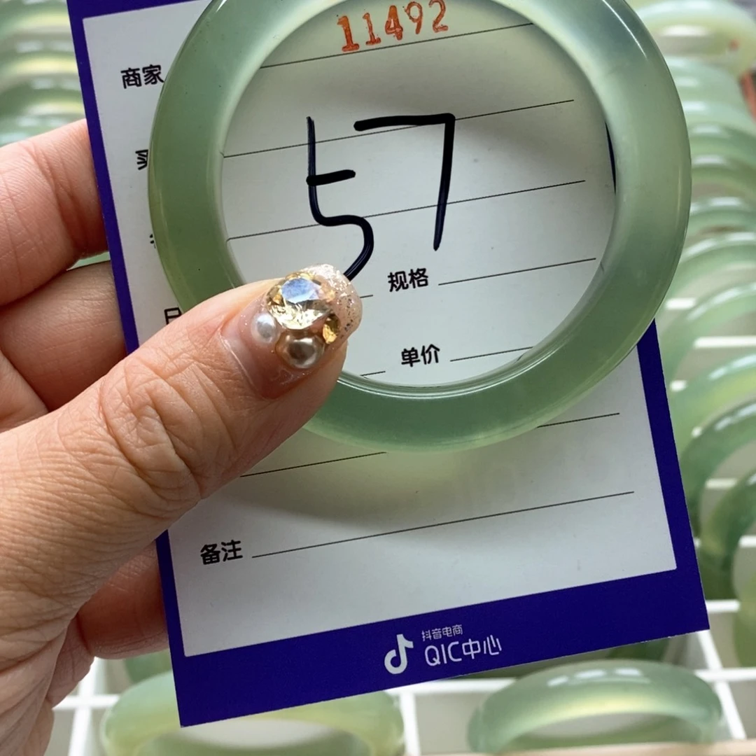 蛇纹石玉手镯未镶嵌大**?