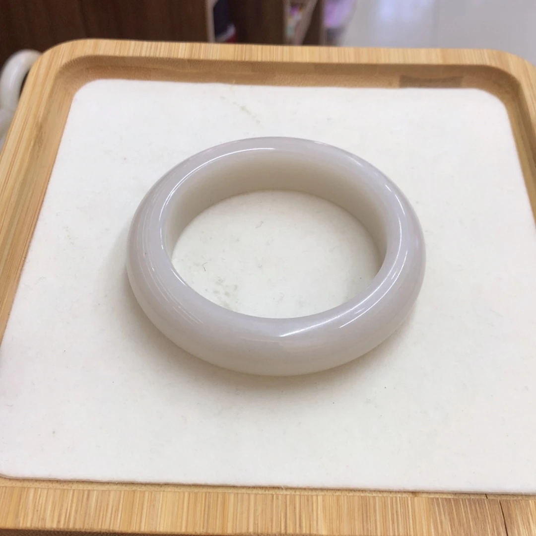 石英质玉未镶嵌手镯