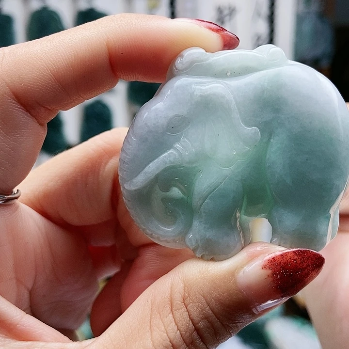 颈饰足铂镶嵌翡翠翡翠