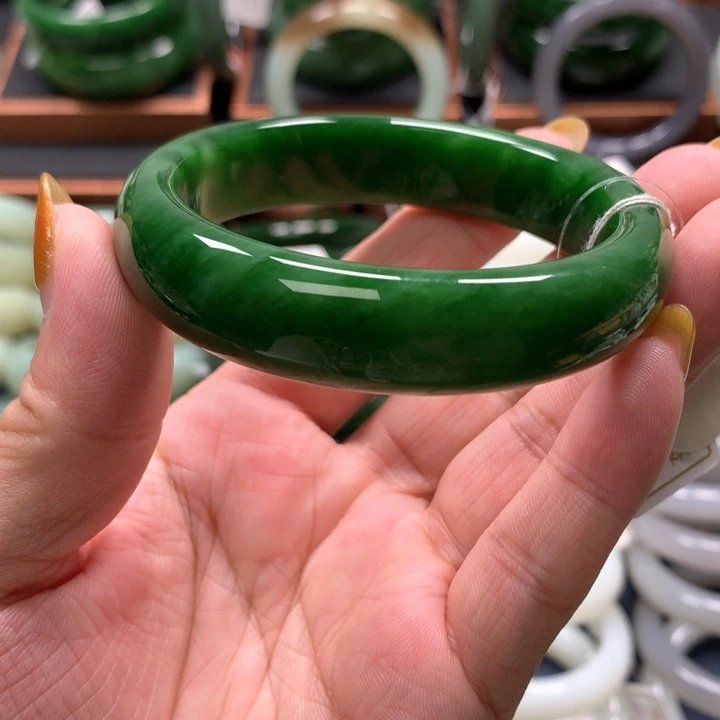 【闪购商品】未镶嵌手镯和田玉（碧玉）