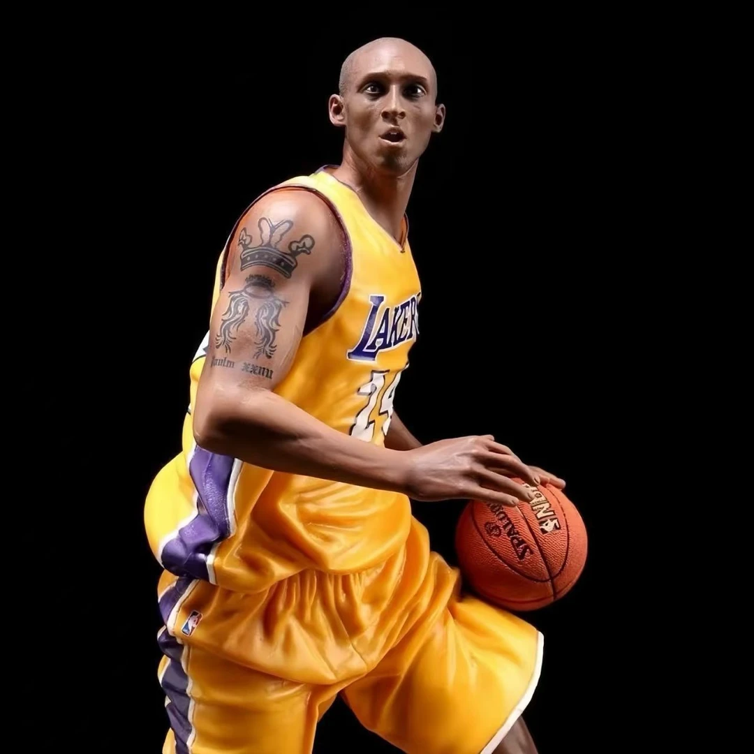 黑曼巴球星篮球纪念科比手办模型雕像运球24号科比动漫形象PVC材