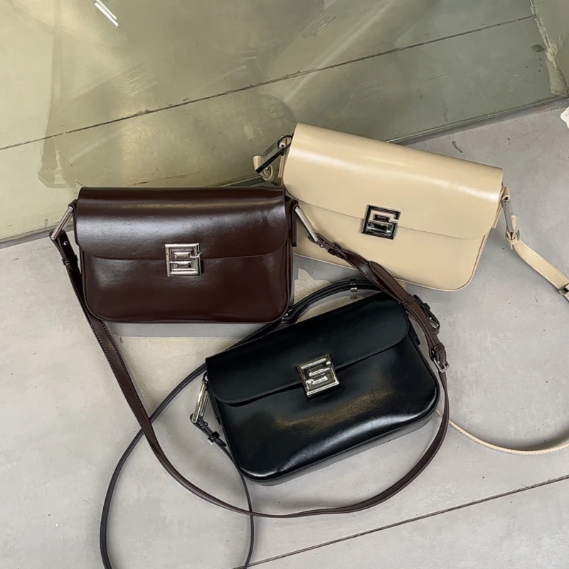 56101牛皮斜挎2025春款邮差包