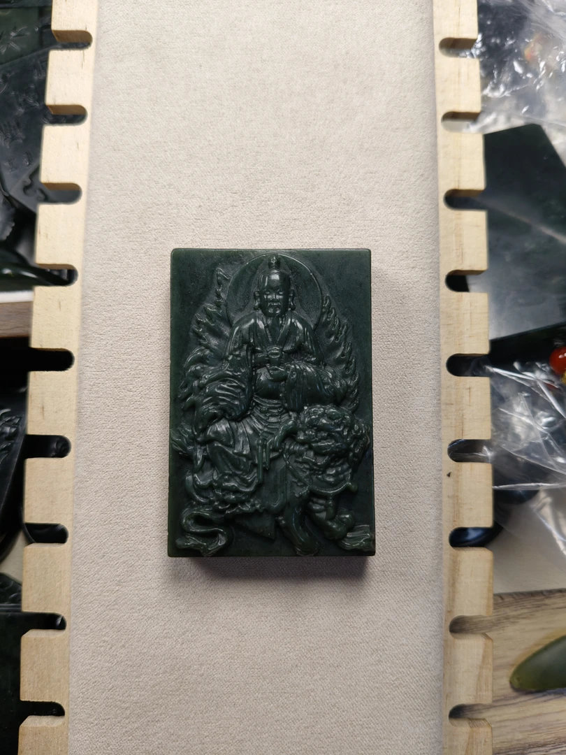 八大守护神十二生肖影雕菩萨玉石挂件配送绳子