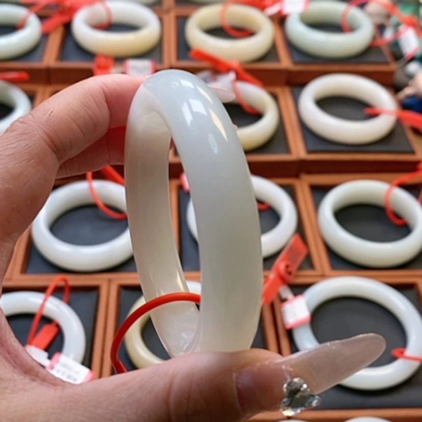 【闪购商品】未镶嵌手镯和田玉