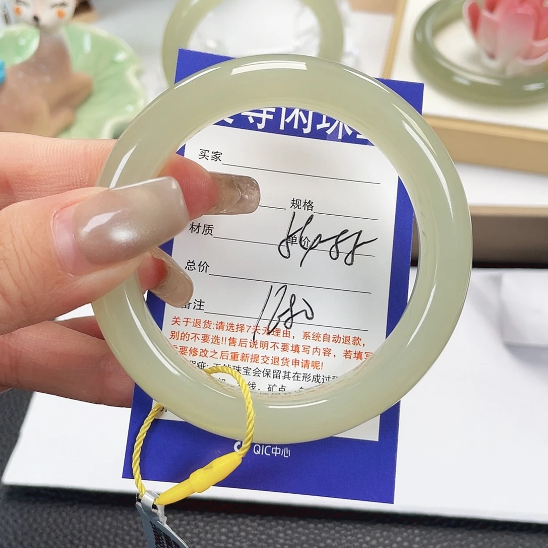 和田玉未镶嵌手镯