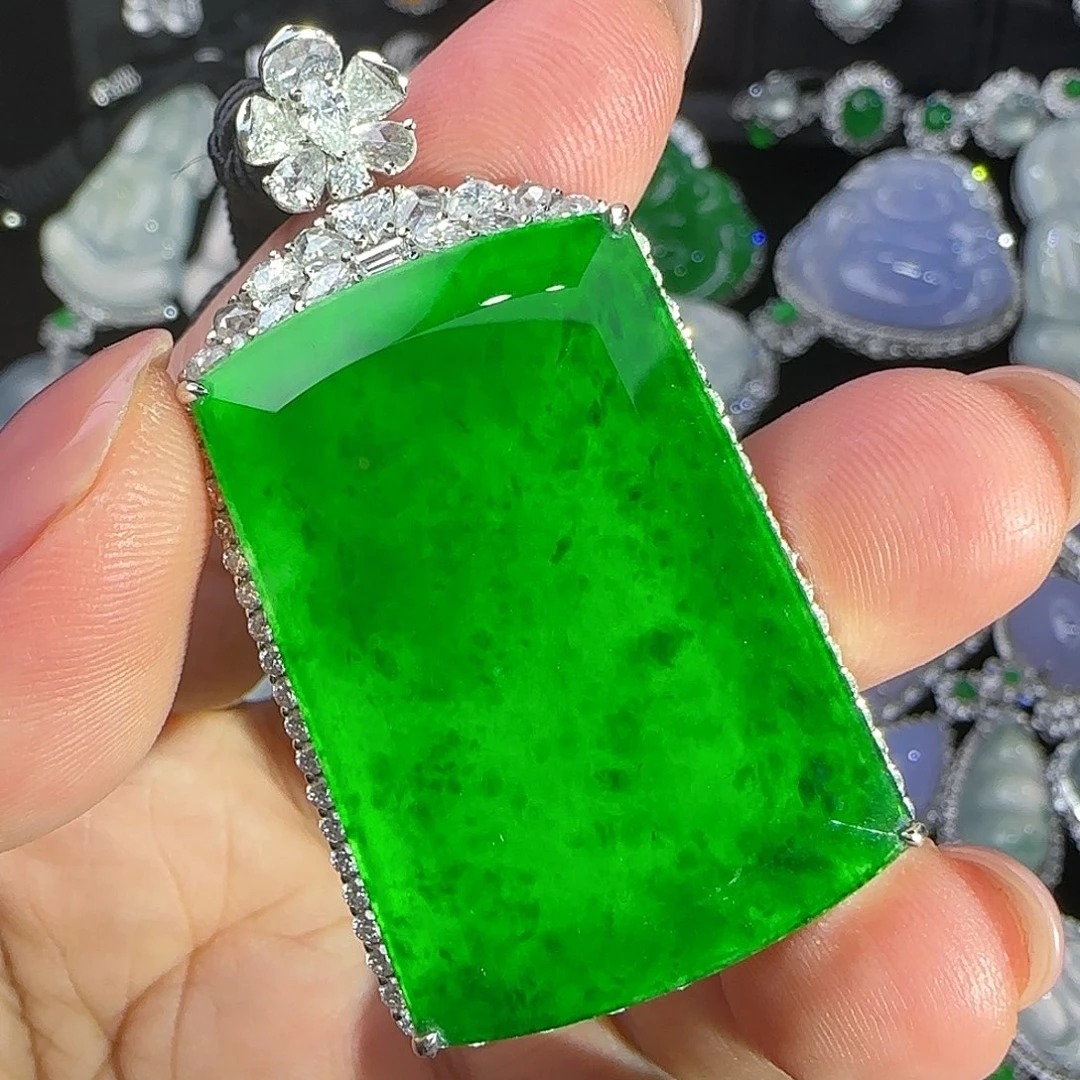 颈饰18K金镶嵌翡翠天然翡翠