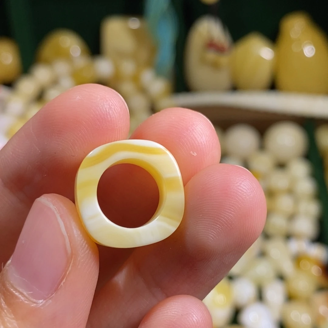 蜜蜡未镶嵌裸石配饰