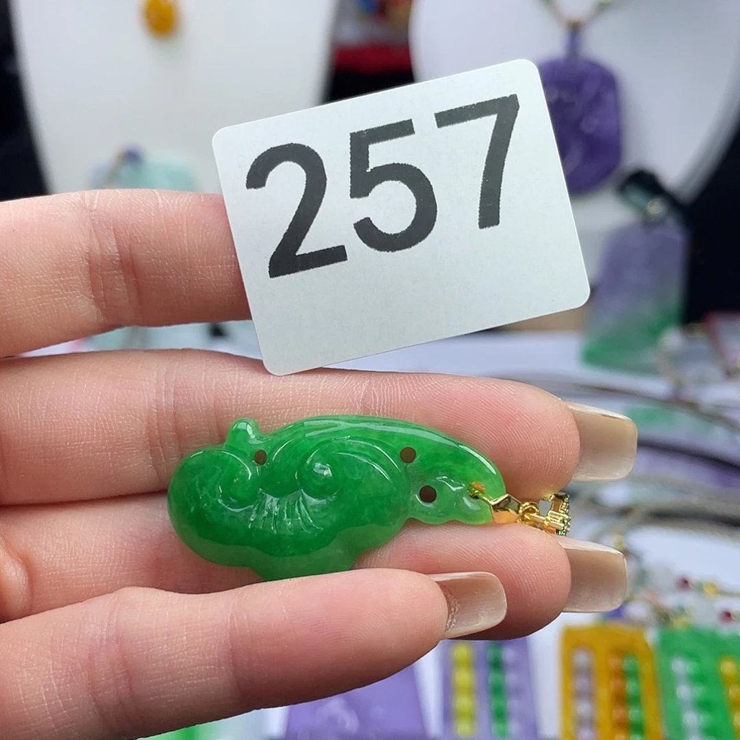 翡翠未镶嵌吊坠(赠链)