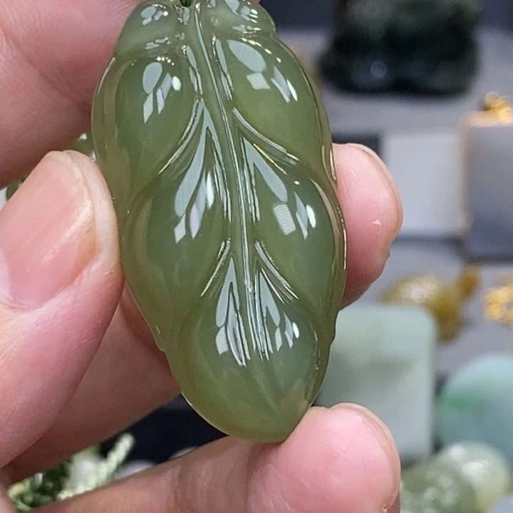 喜***喜和田玉未镶嵌颈饰