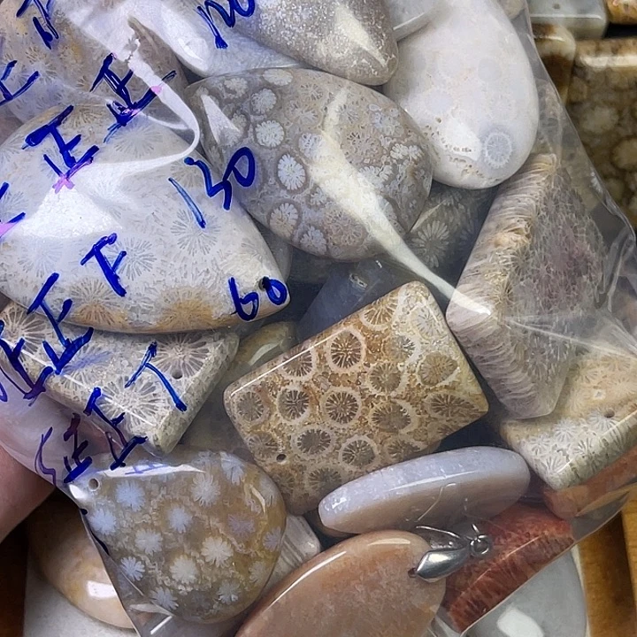 硅化珊瑚（珊瑚玉）珠宝金石合金侠***者