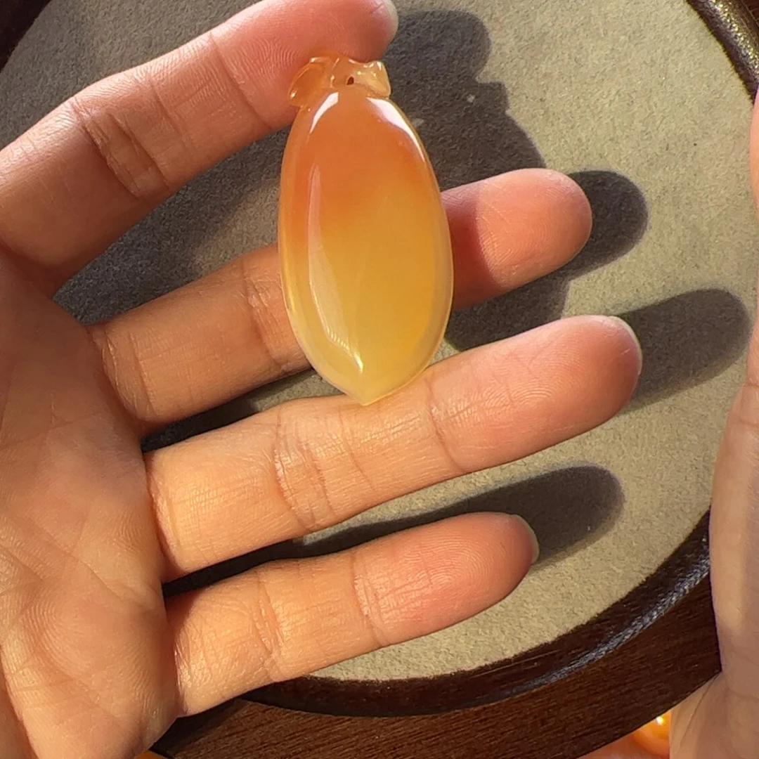 石英质玉（黄龙玉）合金吊坠(不含链)