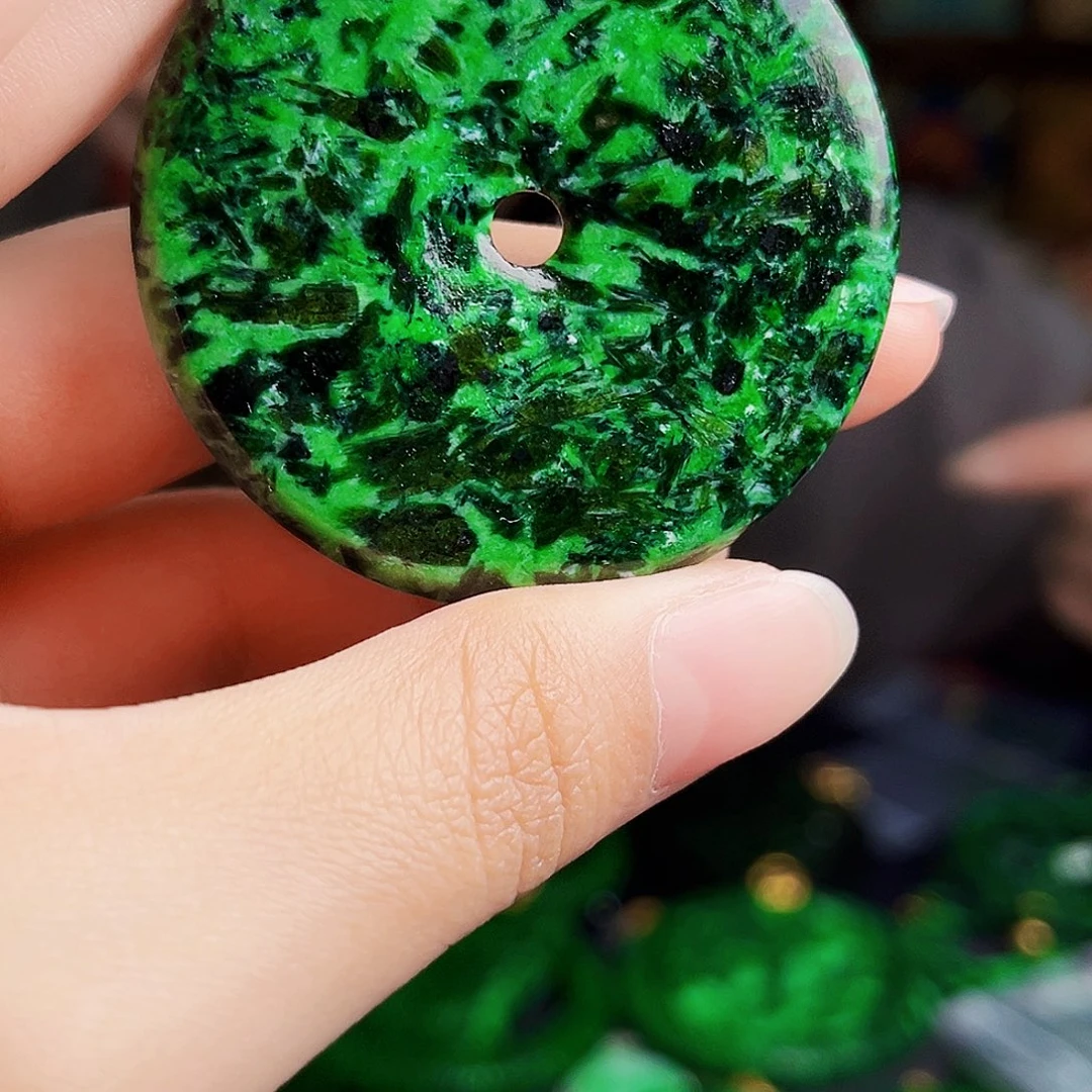 颈饰未镶嵌翡翠多样性