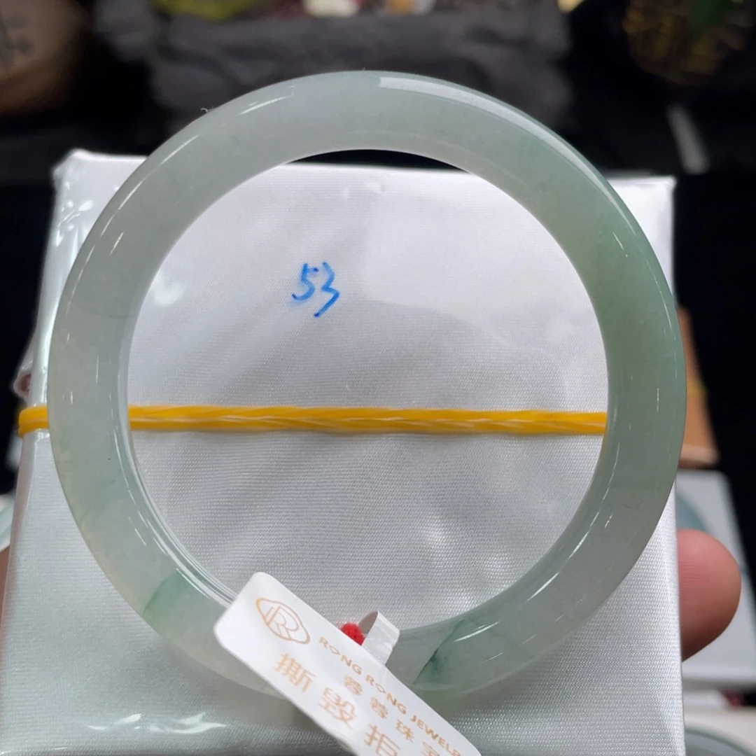 翡翠手镯未镶嵌翡翠手镯