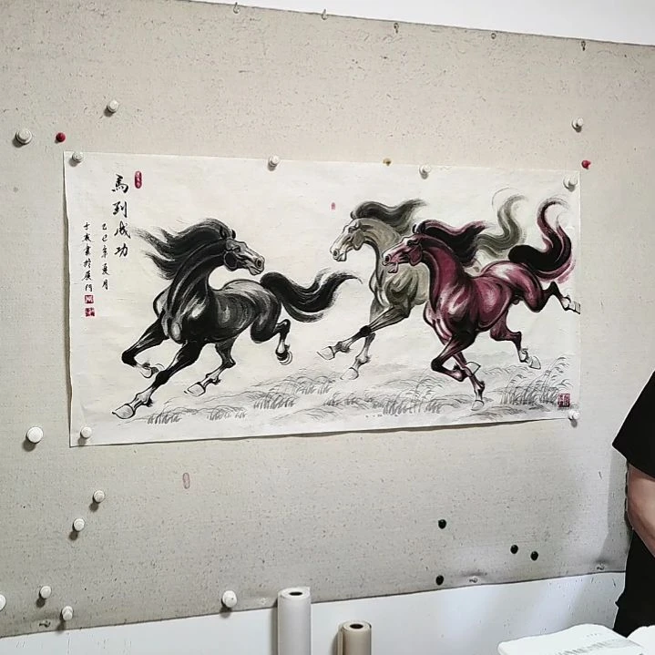 横款周士宸水墨写意奔马作品