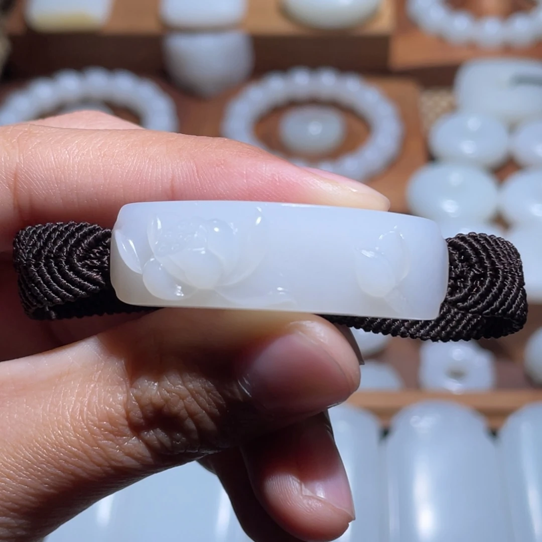 未镶嵌手链和田玉荷花手牌