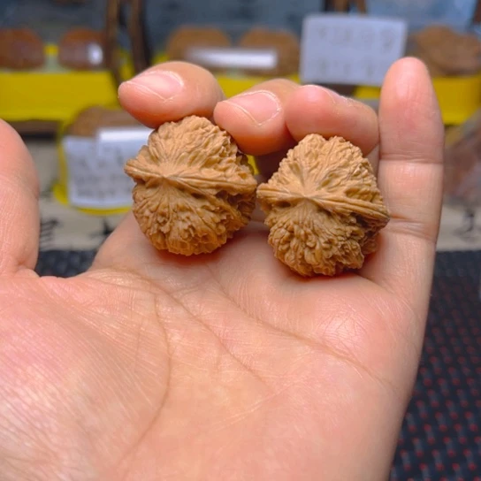 吊坠文玩核桃绣球