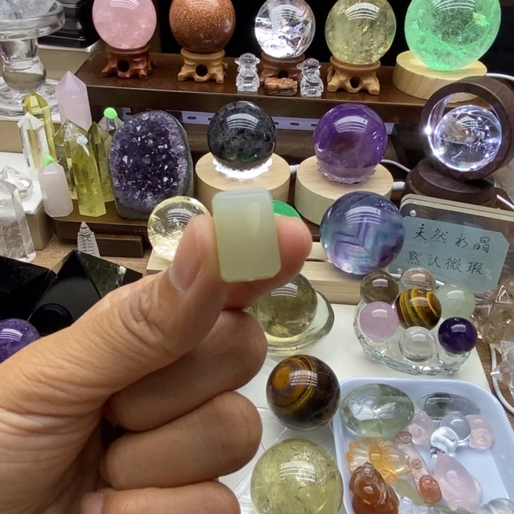 水晶摆件未镶嵌K****?天然和田玉无事牌