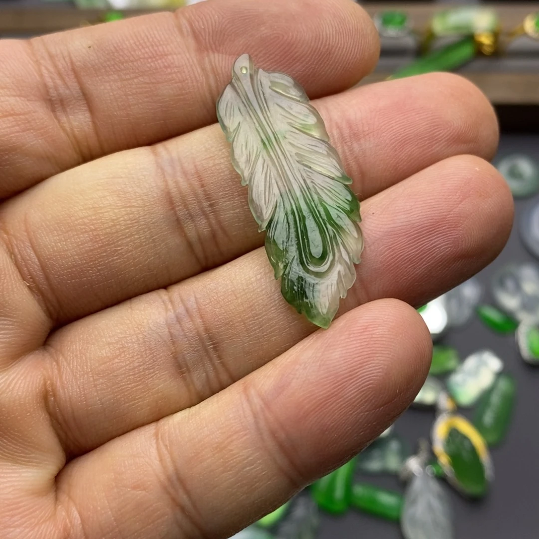 翡翠未镶嵌颈饰冰飘花羽毛