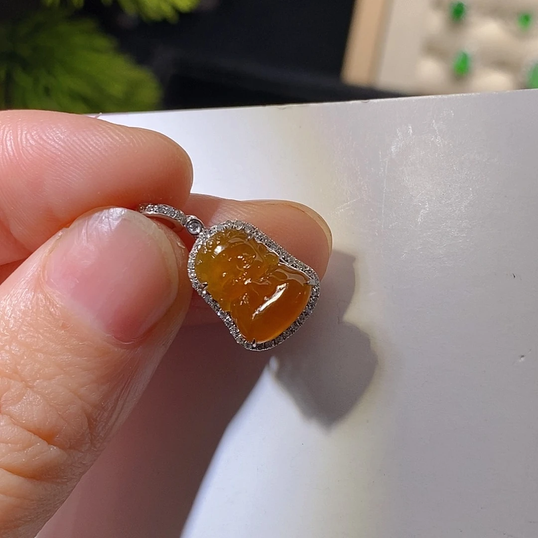 翡翠18K金镶嵌颈饰宝宝佛