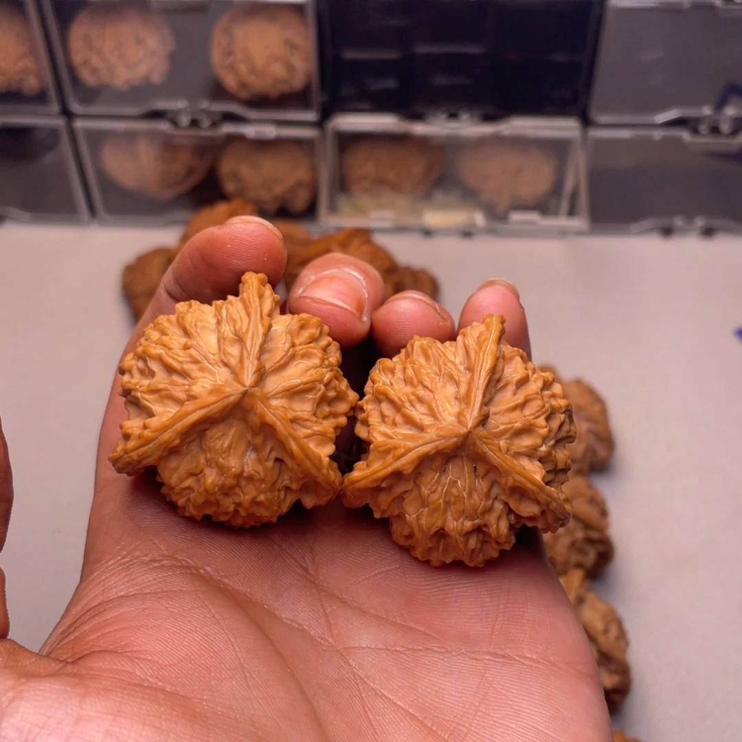 C***行吊坠文玩核桃盘山