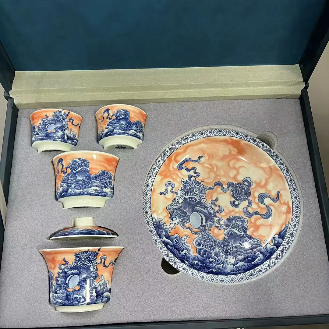 【中国瓷仓】青花钒红双狮舞绣球