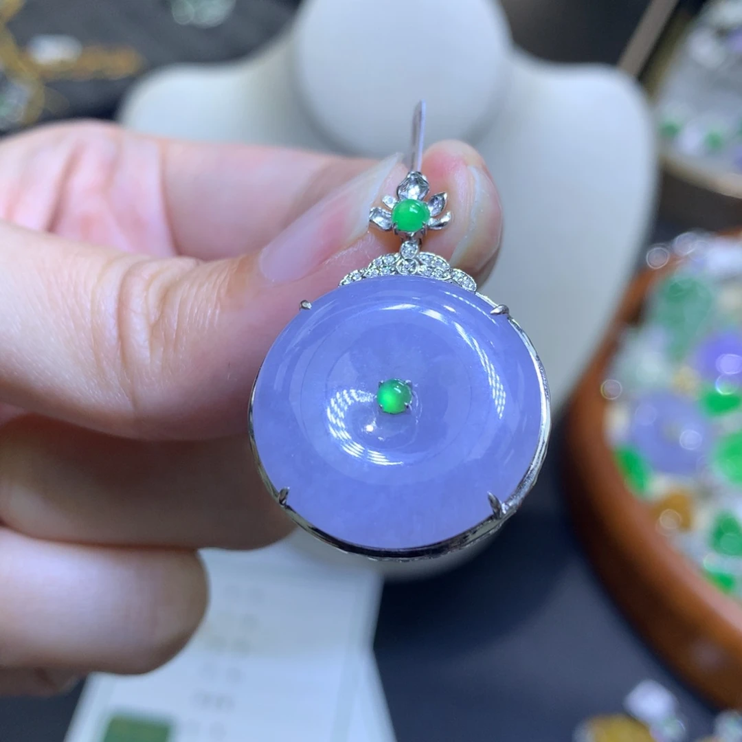 颈饰18K金镶嵌翡翠