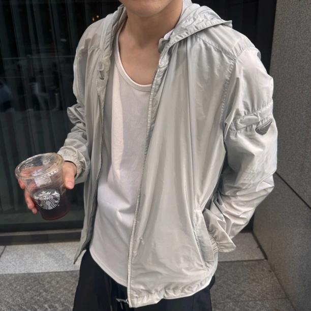 95新 Prada/普拉达 男款三角标休闲连帽防晒外套/XL/8229/12800