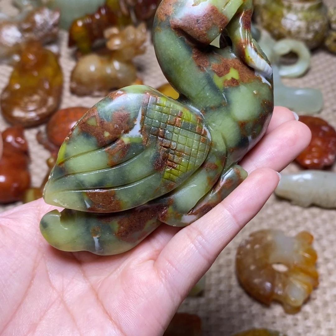 蛇纹石玉未镶嵌颈饰
