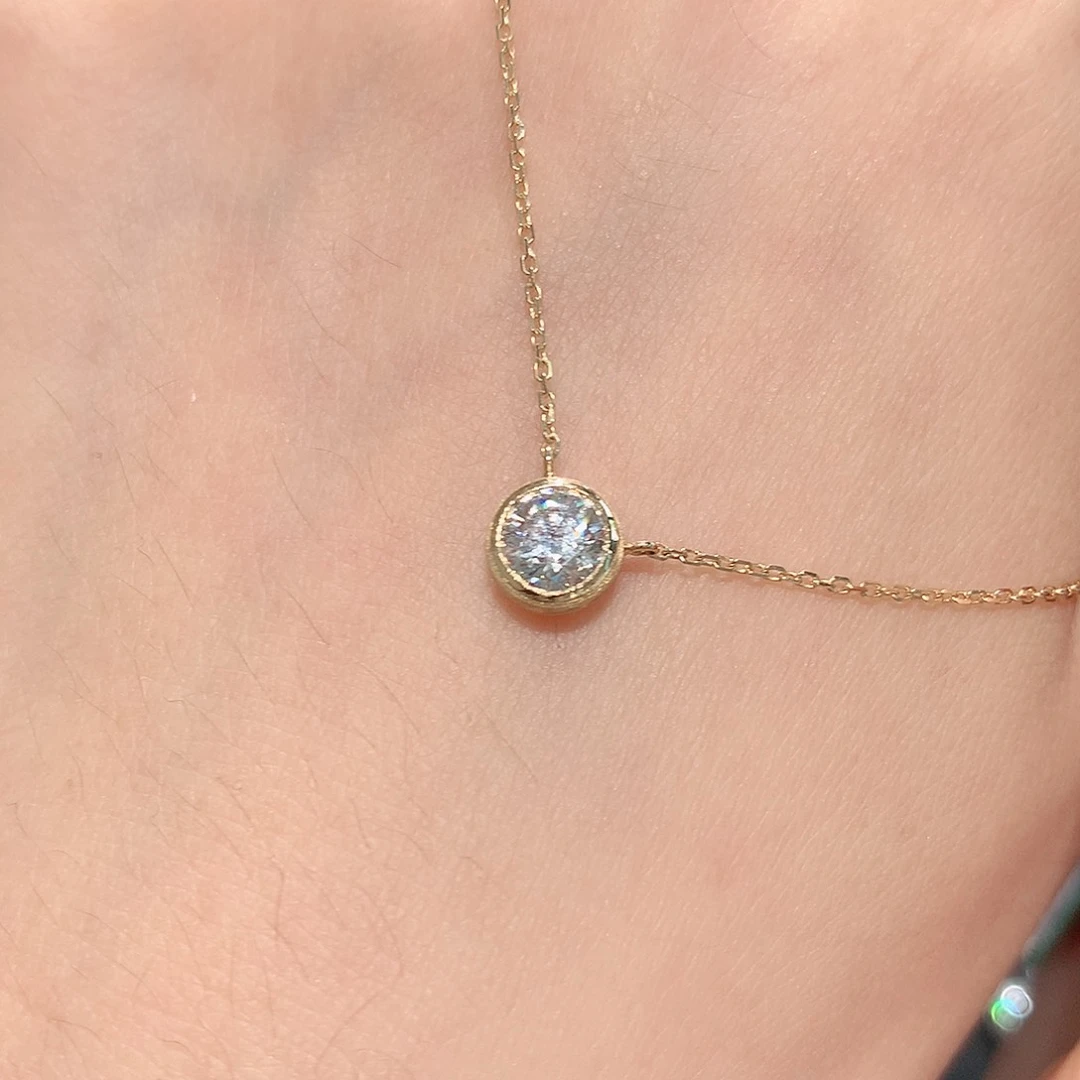 A***子18K金镶嵌耳饰实验室培育钻石