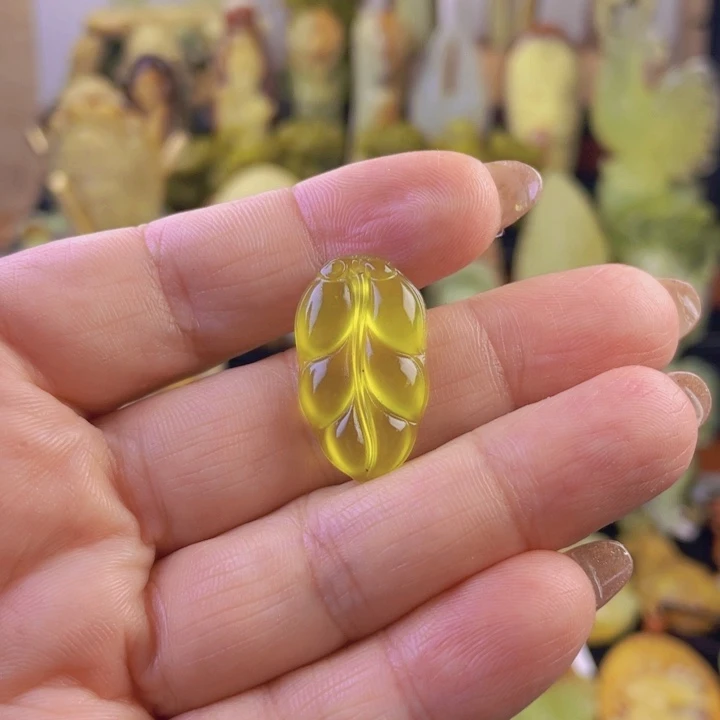 蛇纹石玉颈饰未镶嵌小*兔