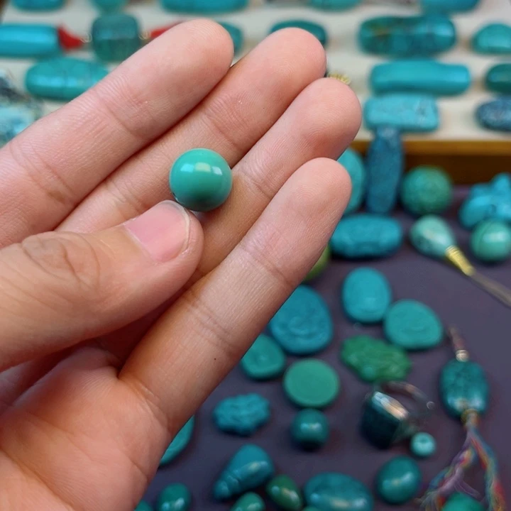 梦***端绿松石未镶嵌绿松石