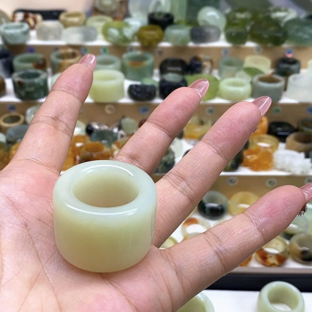 倔***军岫玉未镶嵌天然玉石戒指