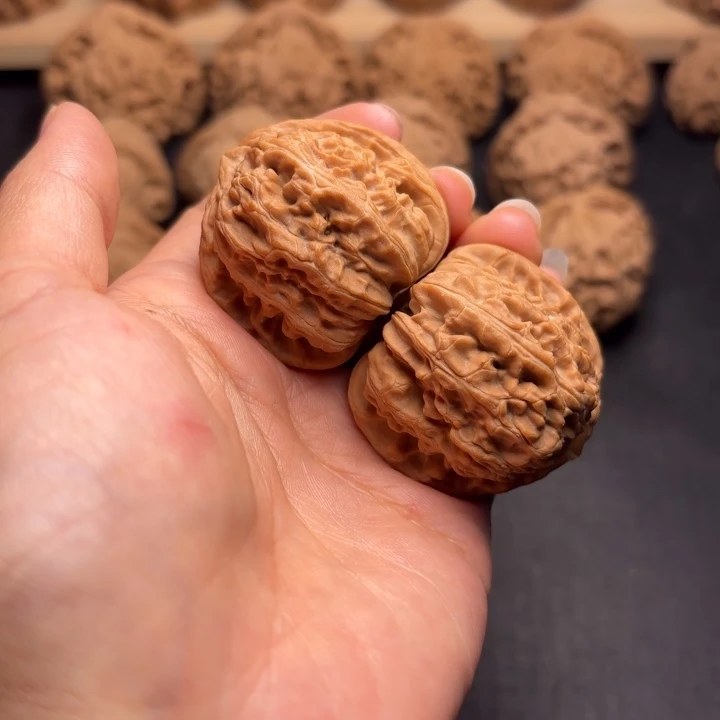 文玩核桃把件38三角白