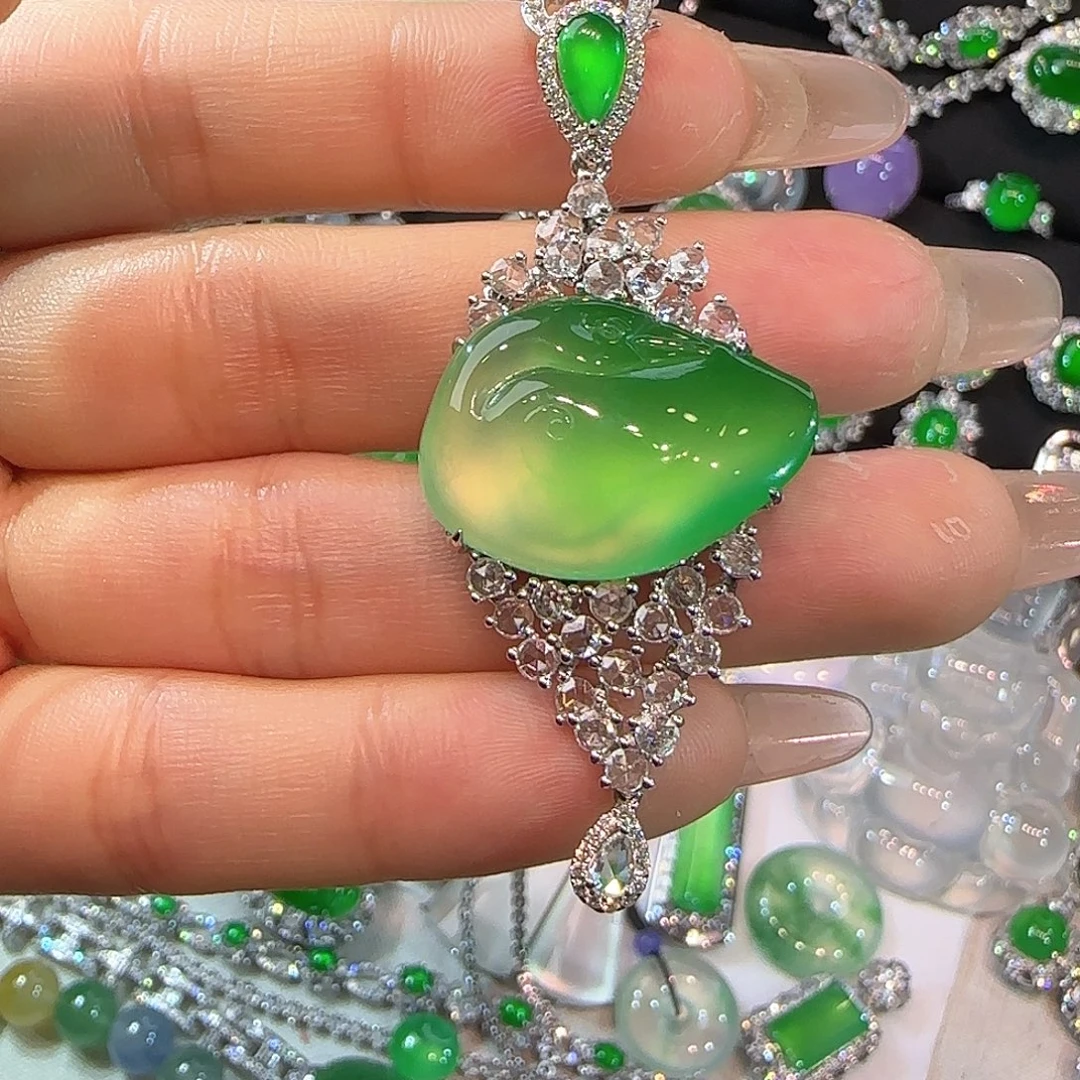 翡翠18K金镶嵌戒指