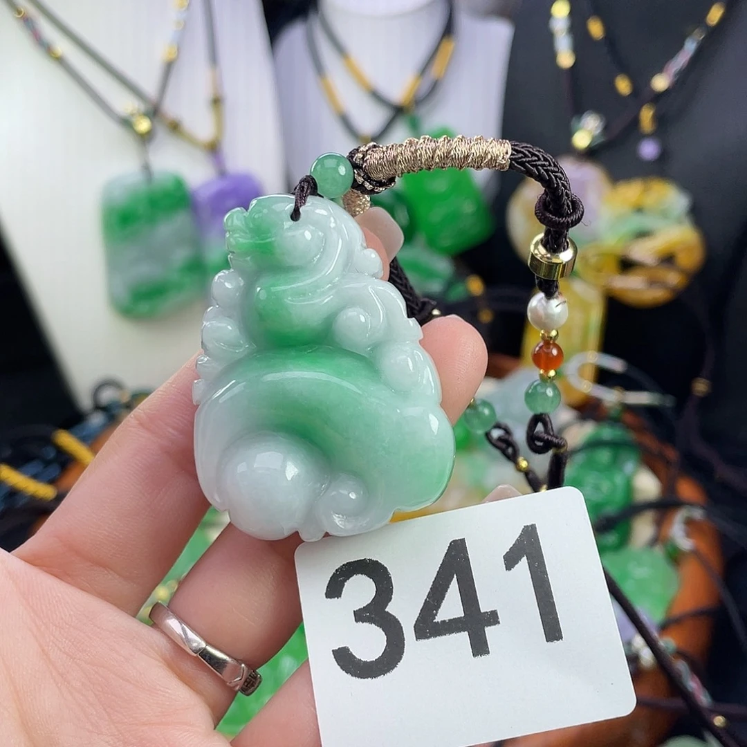 翡翠未镶嵌吊坠(赠链)