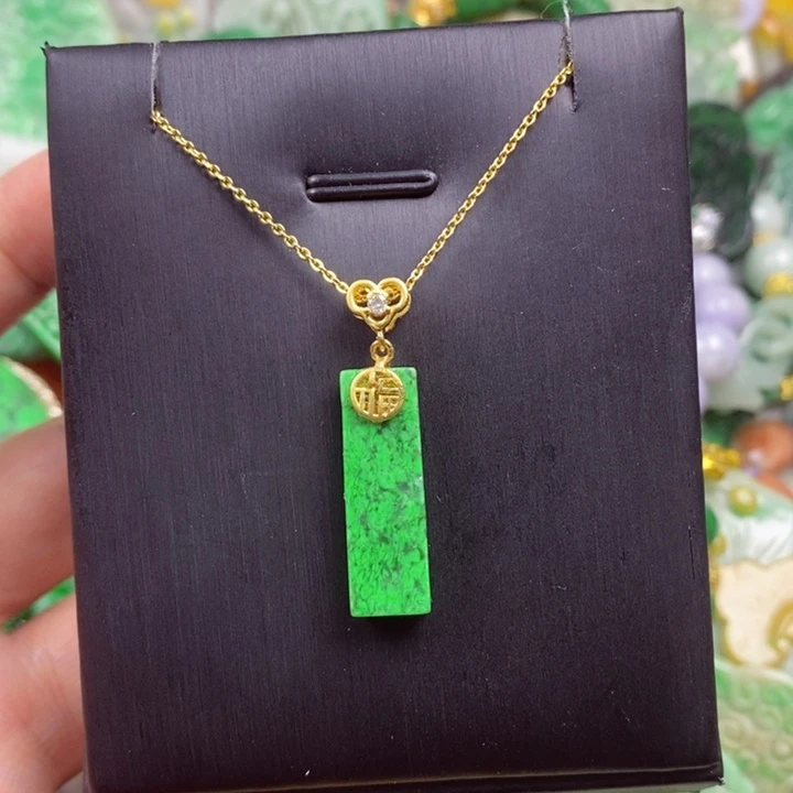 翡翠未镶嵌吊坠(赠链)